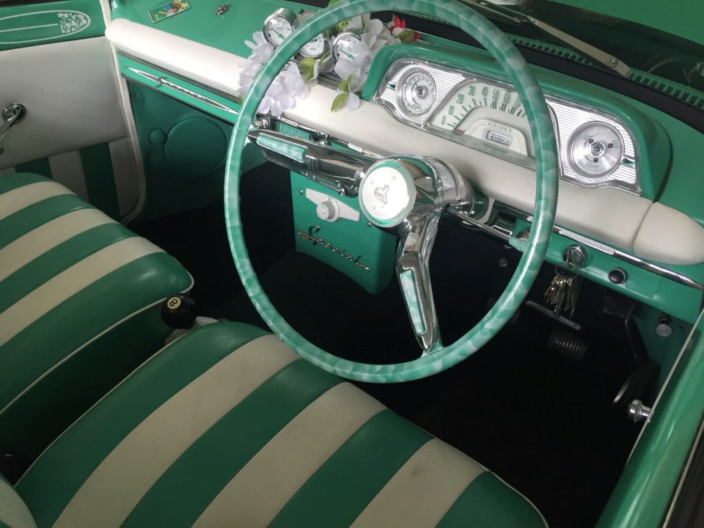 <span  class="uc_style_uc_tiles_grid_image_elementor_uc_items_attribute_title" style="color:#ffffff;">green car interior</span>