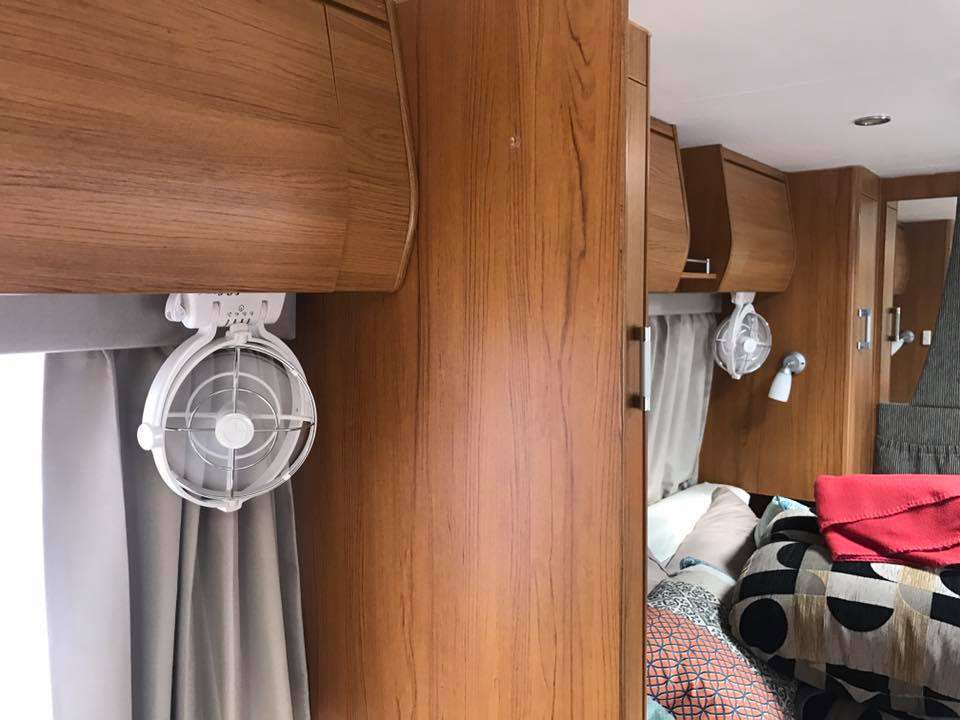 <span  class="uc_style_uc_tiles_grid_image_elementor_uc_items_attribute_title" style="color:#ffffff;">julz photo (5)</span>